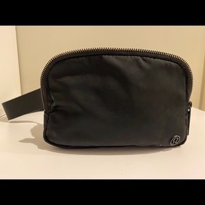 Lululemon’s everywhere belt beg